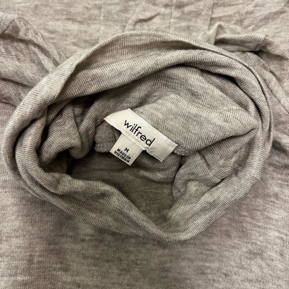 ✨HOST PICK✨ Aritzia Wilfred Huet Turtleneck - Heather Ashen - Picture 3 of 5